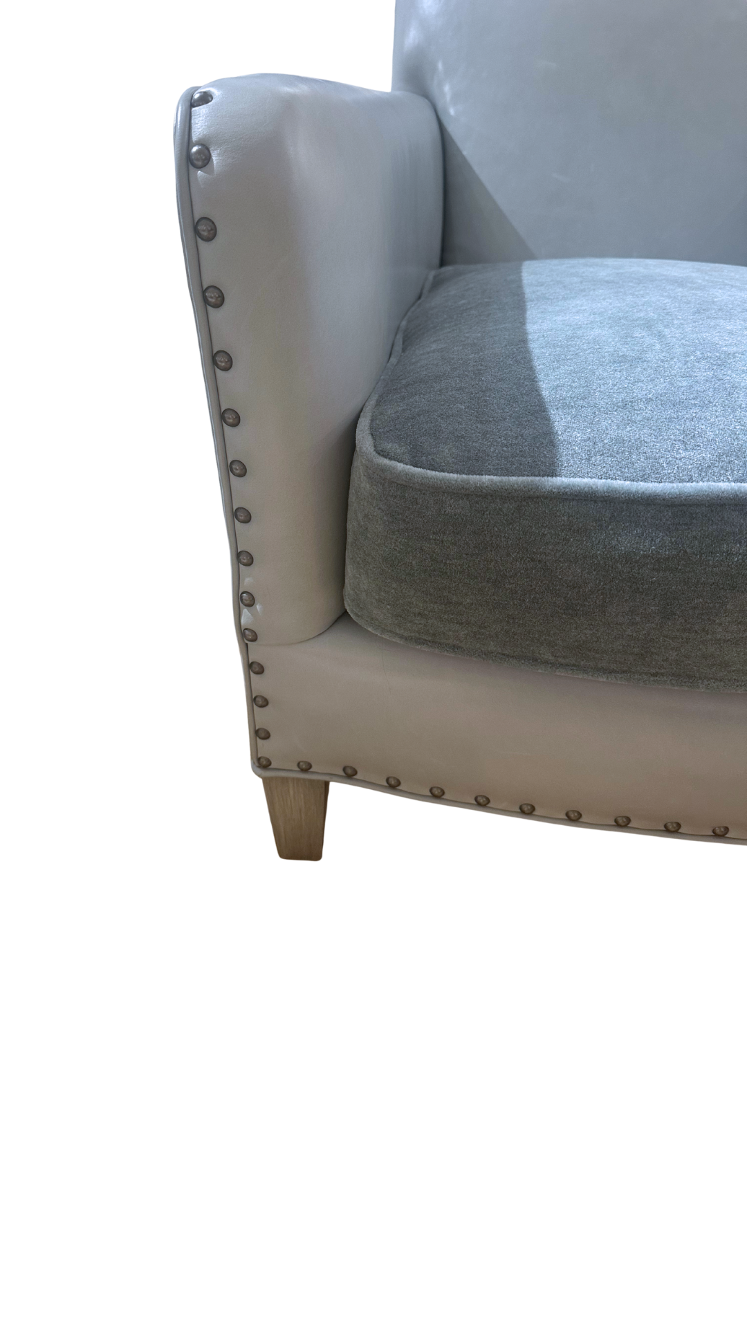 L3100-01 Leather Chair