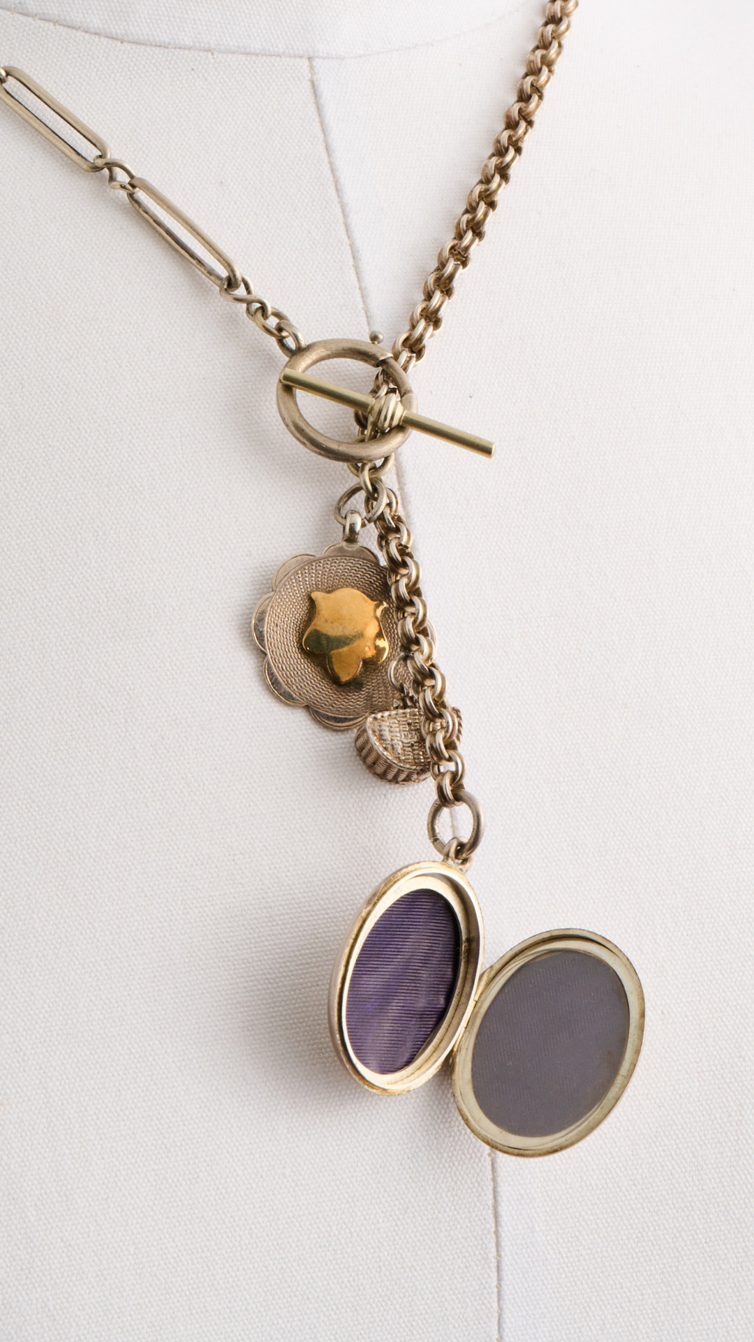 OOH What A Basket Case Neckmess