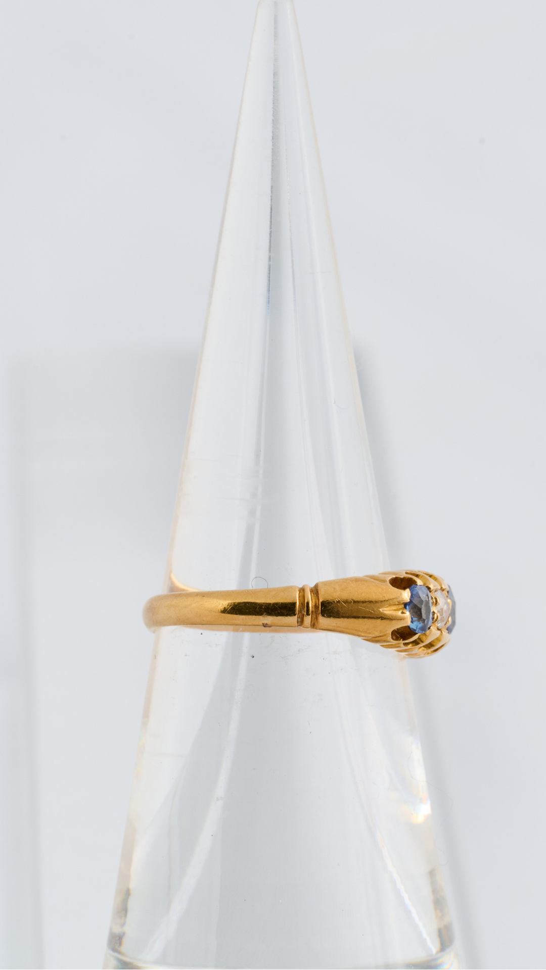 18ct Sapphire & Diamond Ring