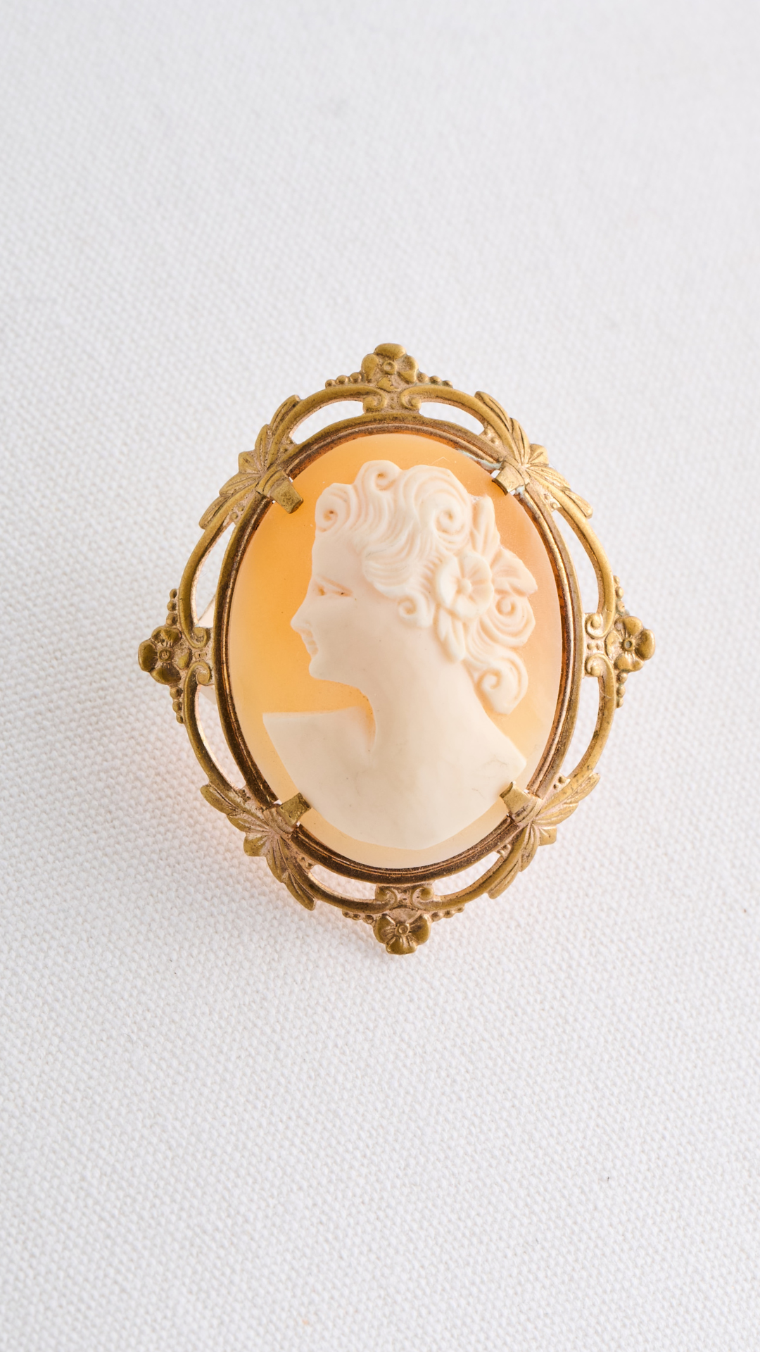 Oval Vntg Cameo Pin