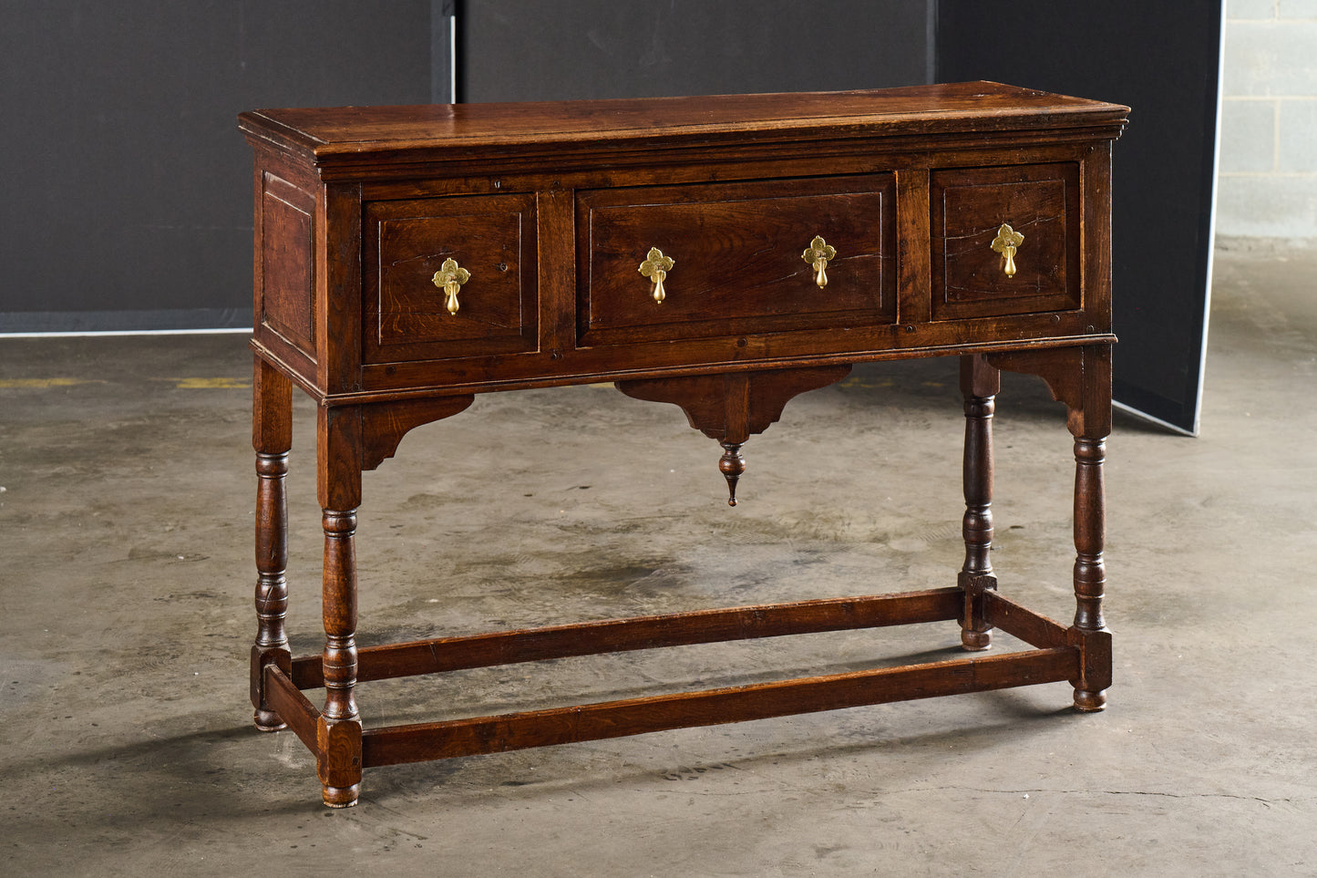 18-133 Traditional Oak Dresser