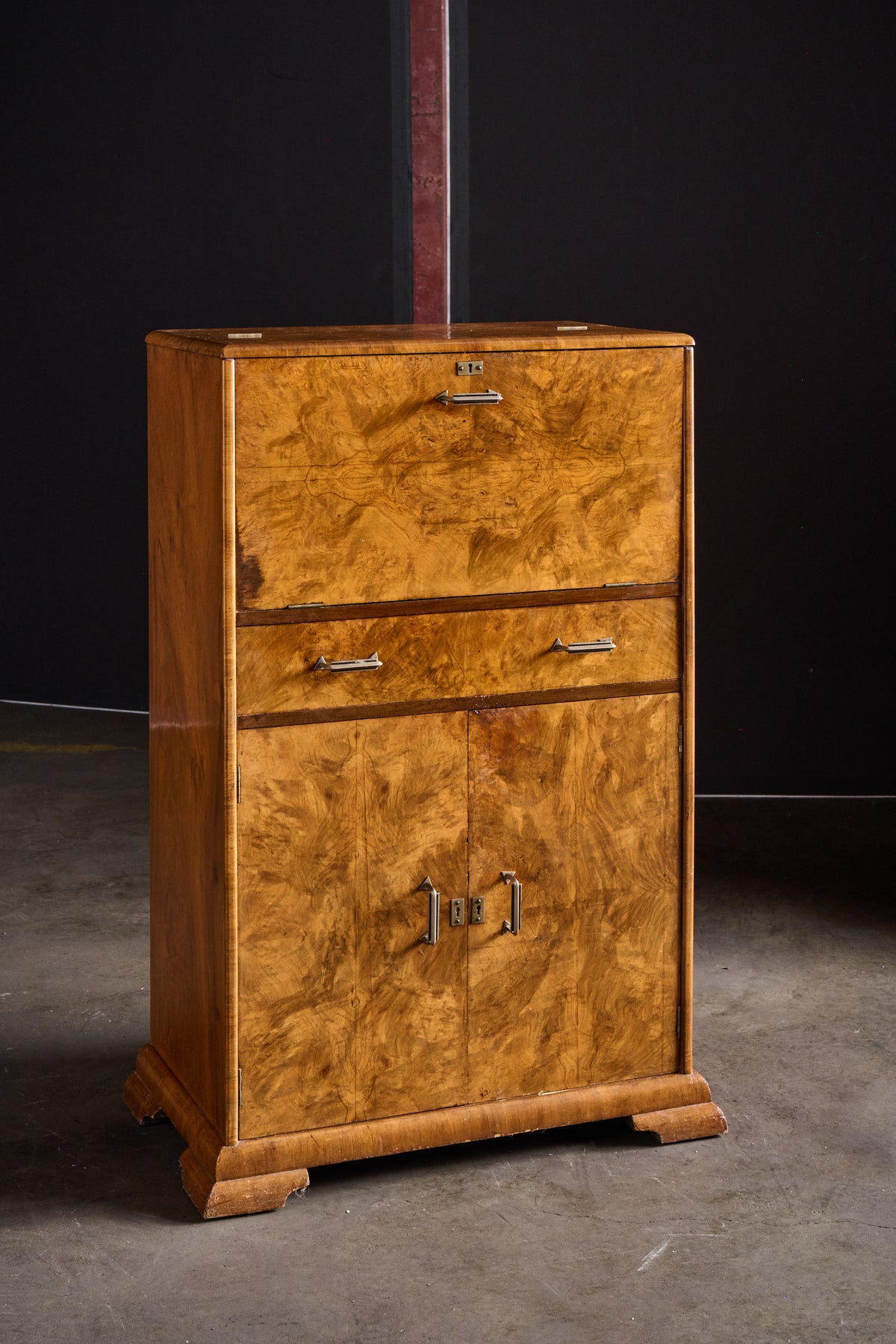 FE40 Art Deco Burl Bar
