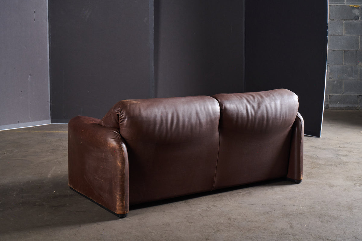VIN20 Cassina Maralunga Loveseat