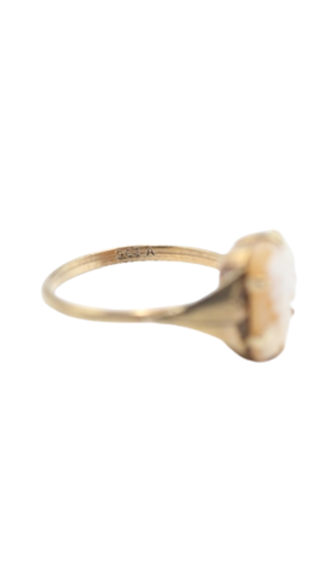61 Shell Cameo Ring
