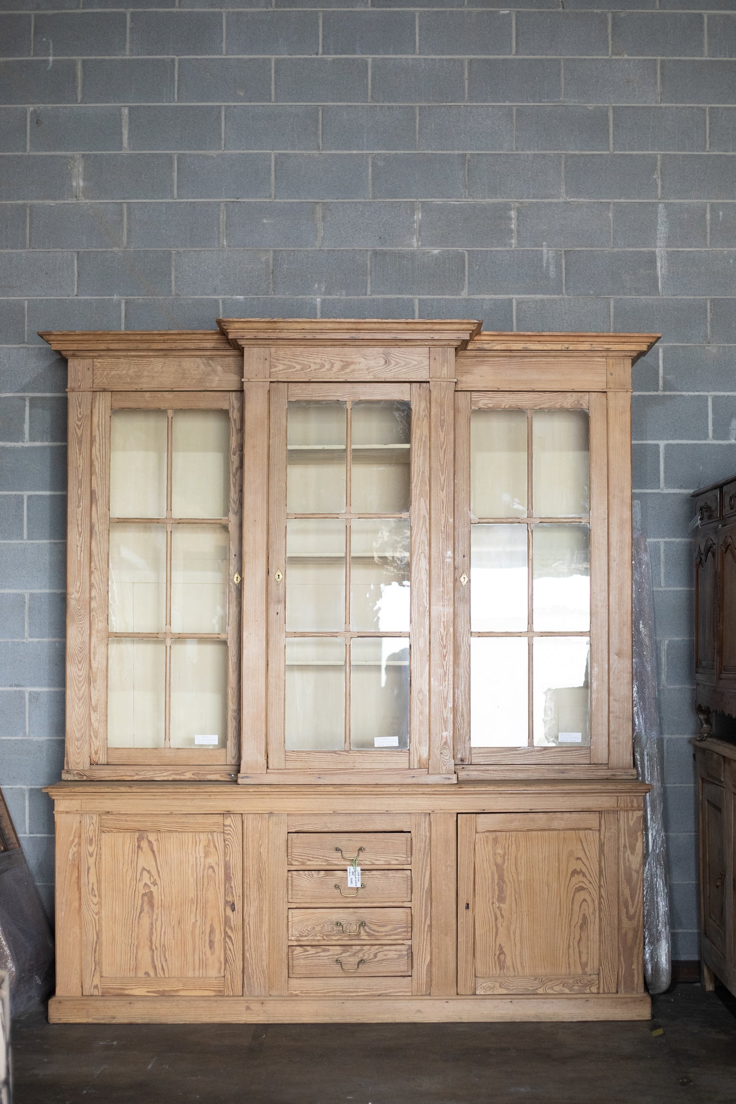 C439 Pine Belgium Vitrine 1880
