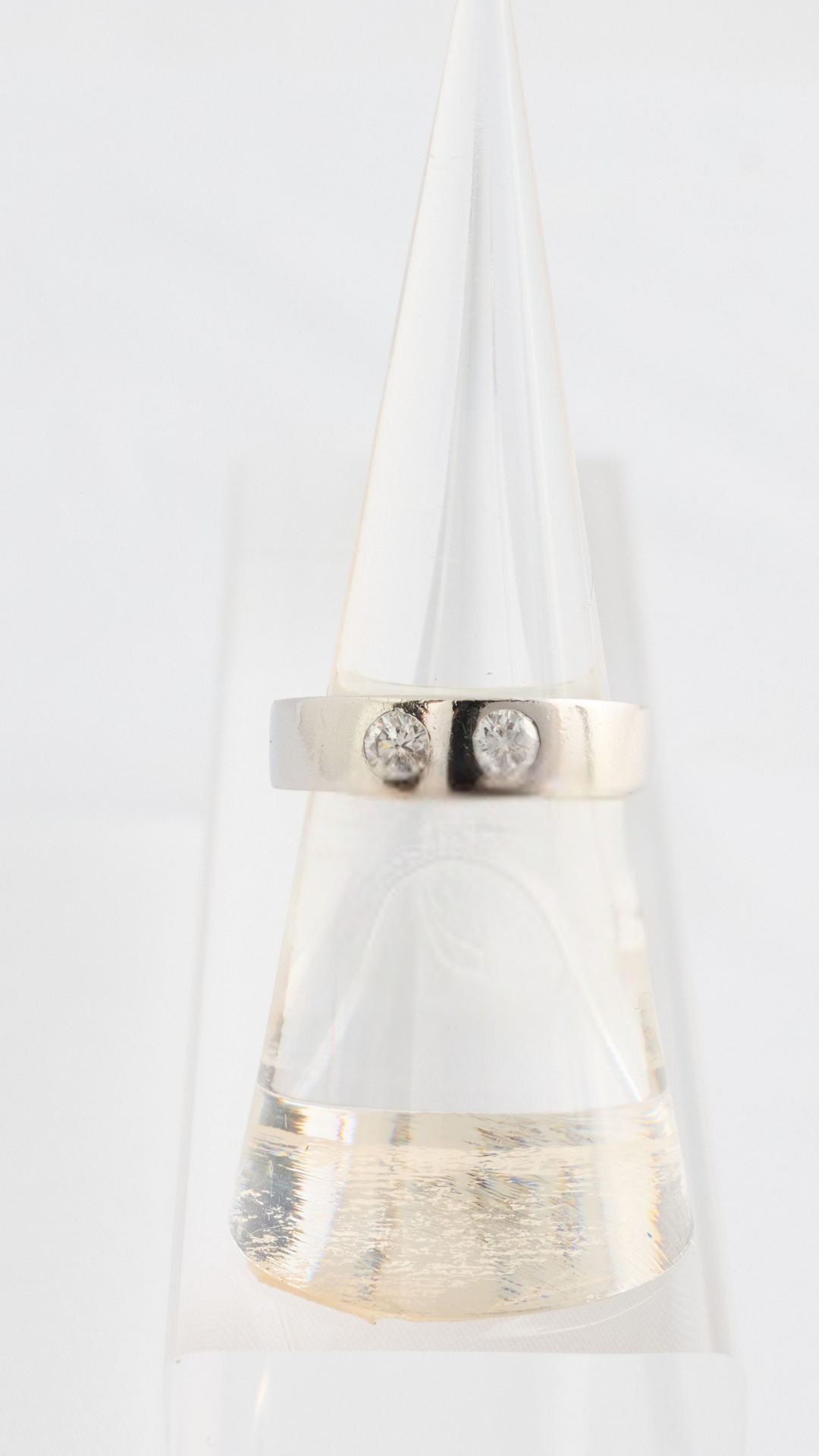 26 Platinum 2 Diamond Band Ring