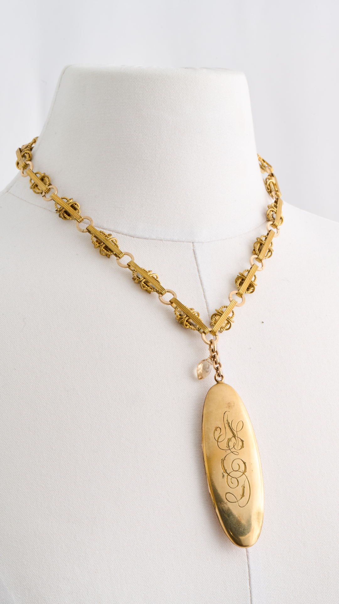 Chain 9ct Gold w/Vintage Plate Locket