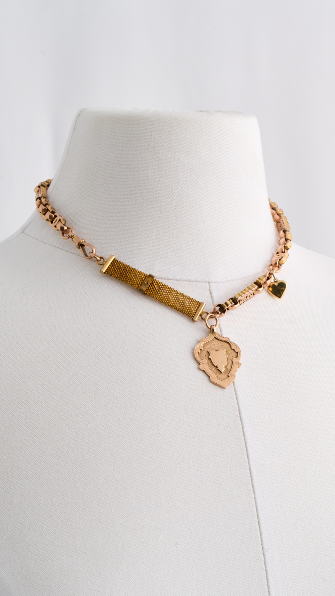 Ooh Neckmess Vintage Heart & Shield