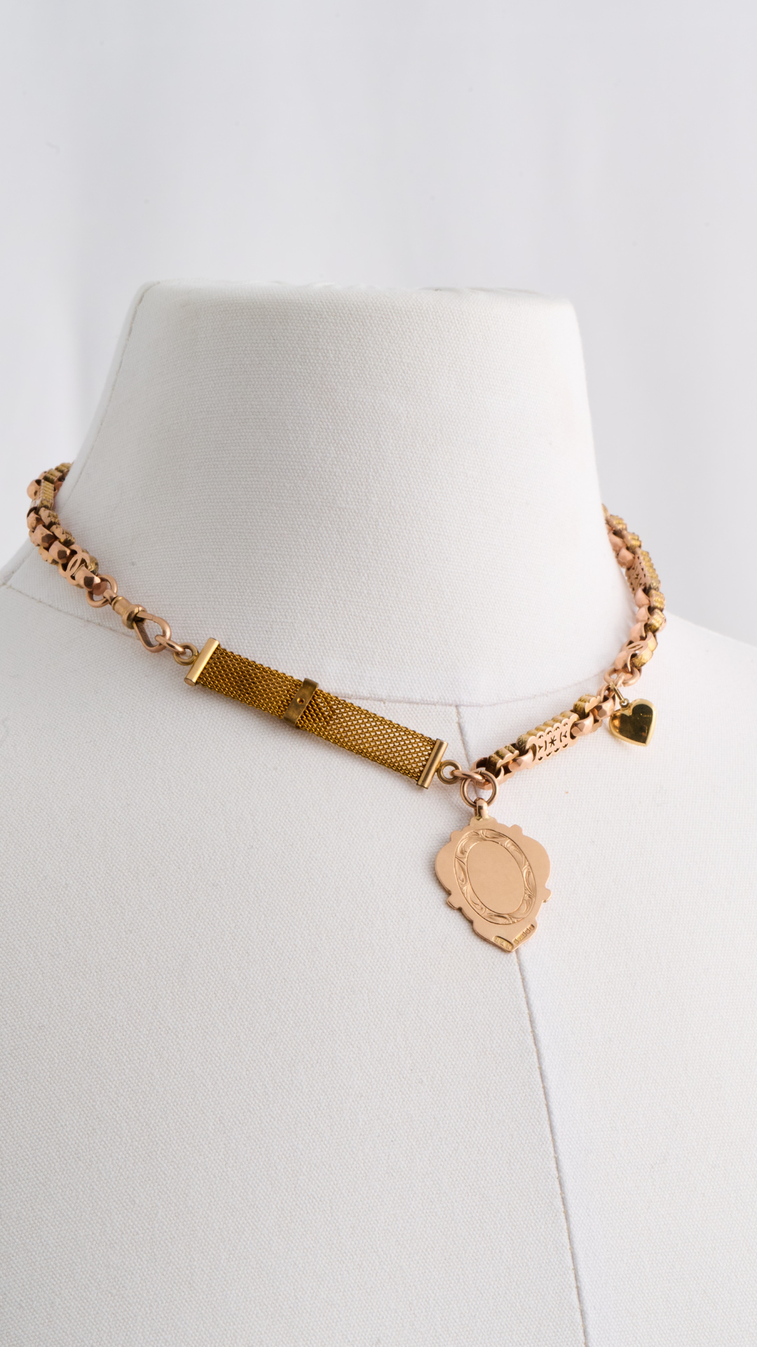 Ooh Neckmess Vintage Heart & Shield