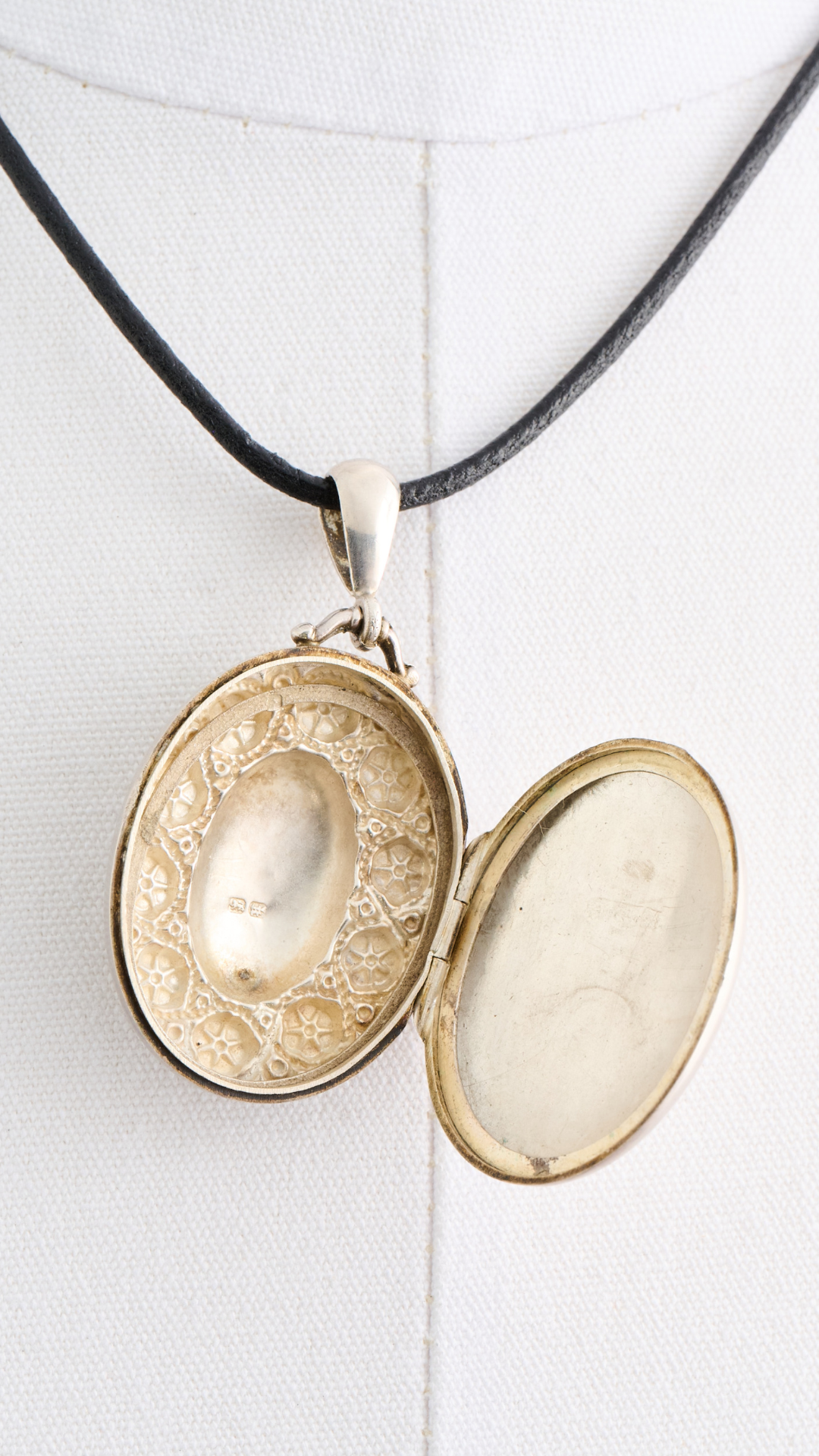 Silver Flower Oval Locket