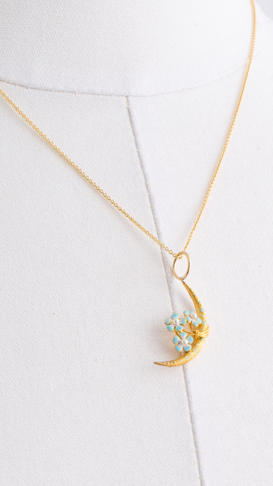 14kt Chain & Crescent Moon