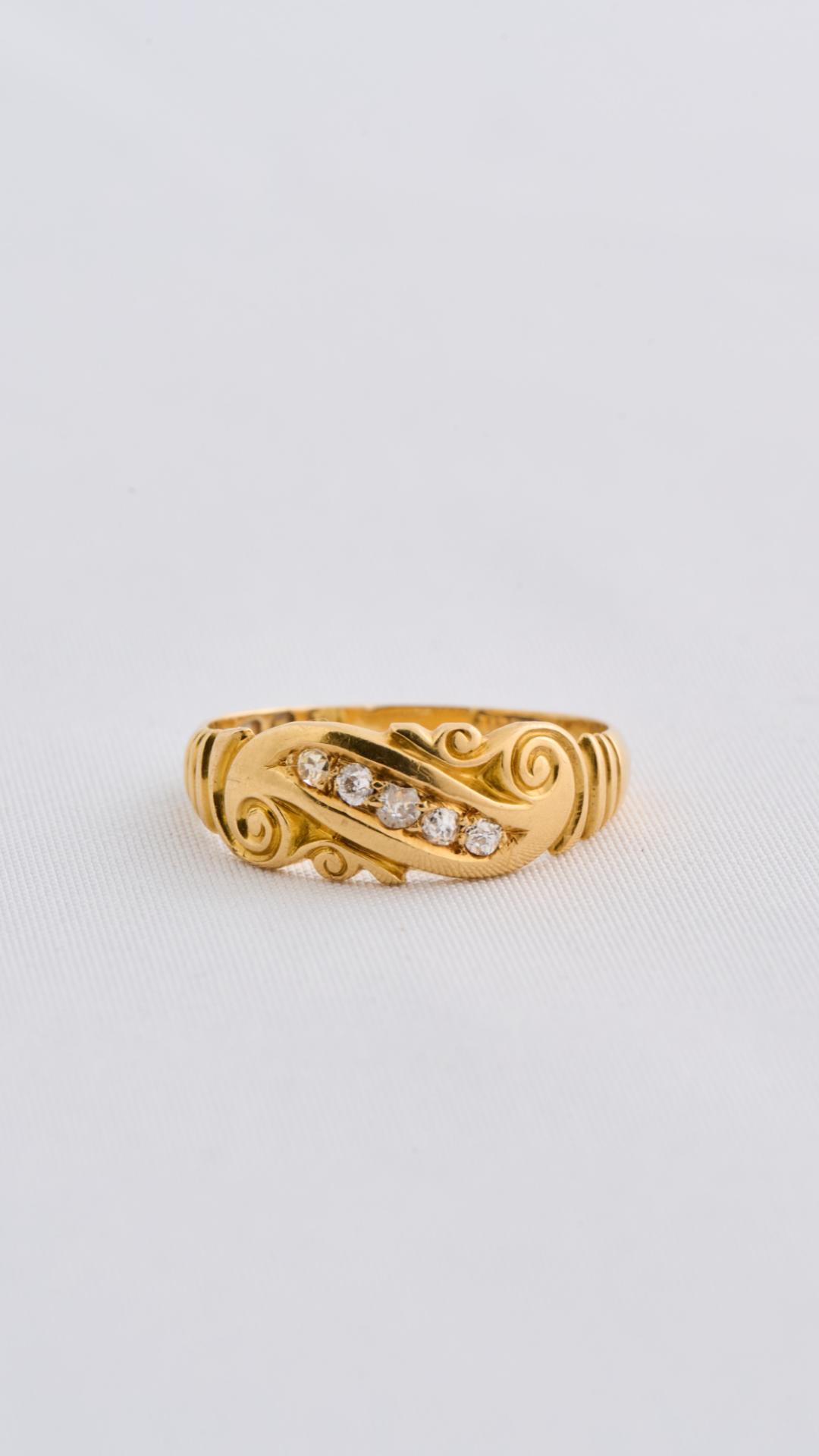 1060 Gold Diamond Ring