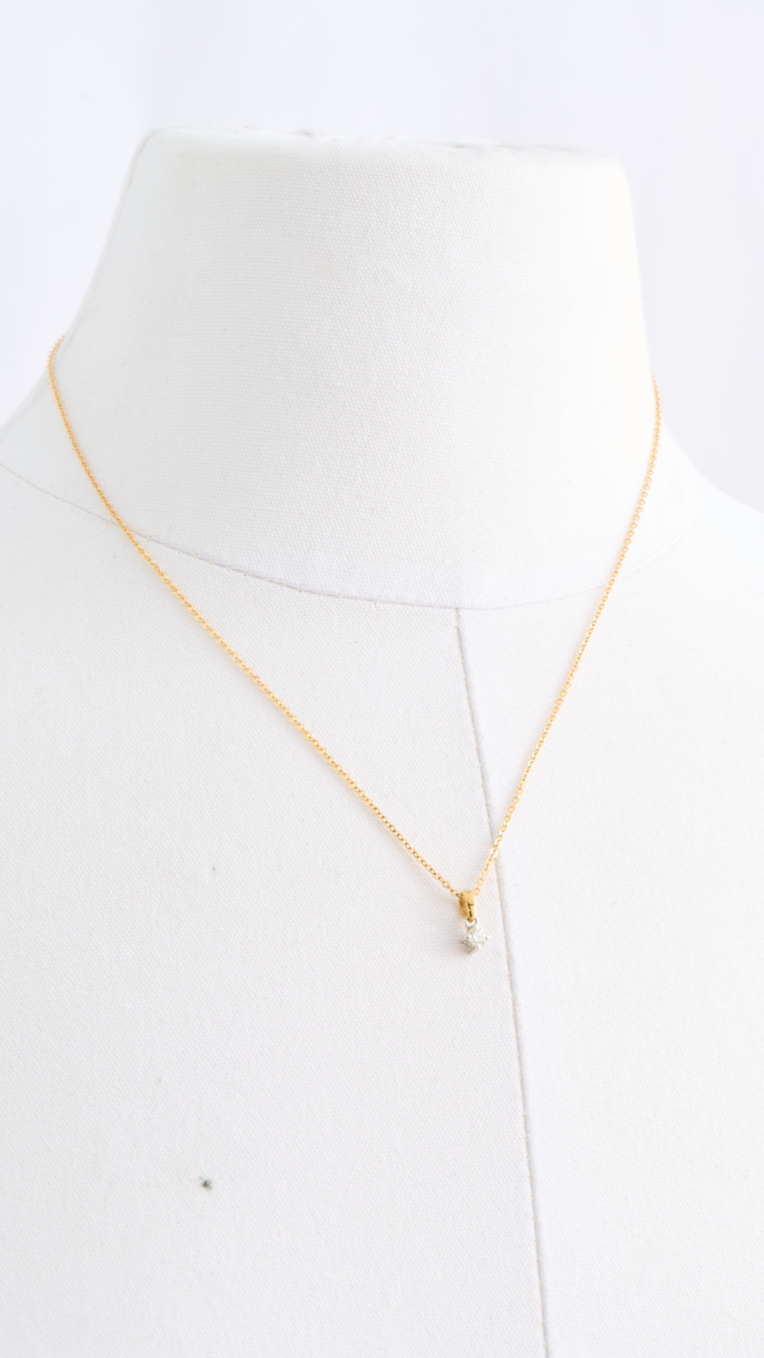 18ct Gold w/Diamond Solitary Necklace