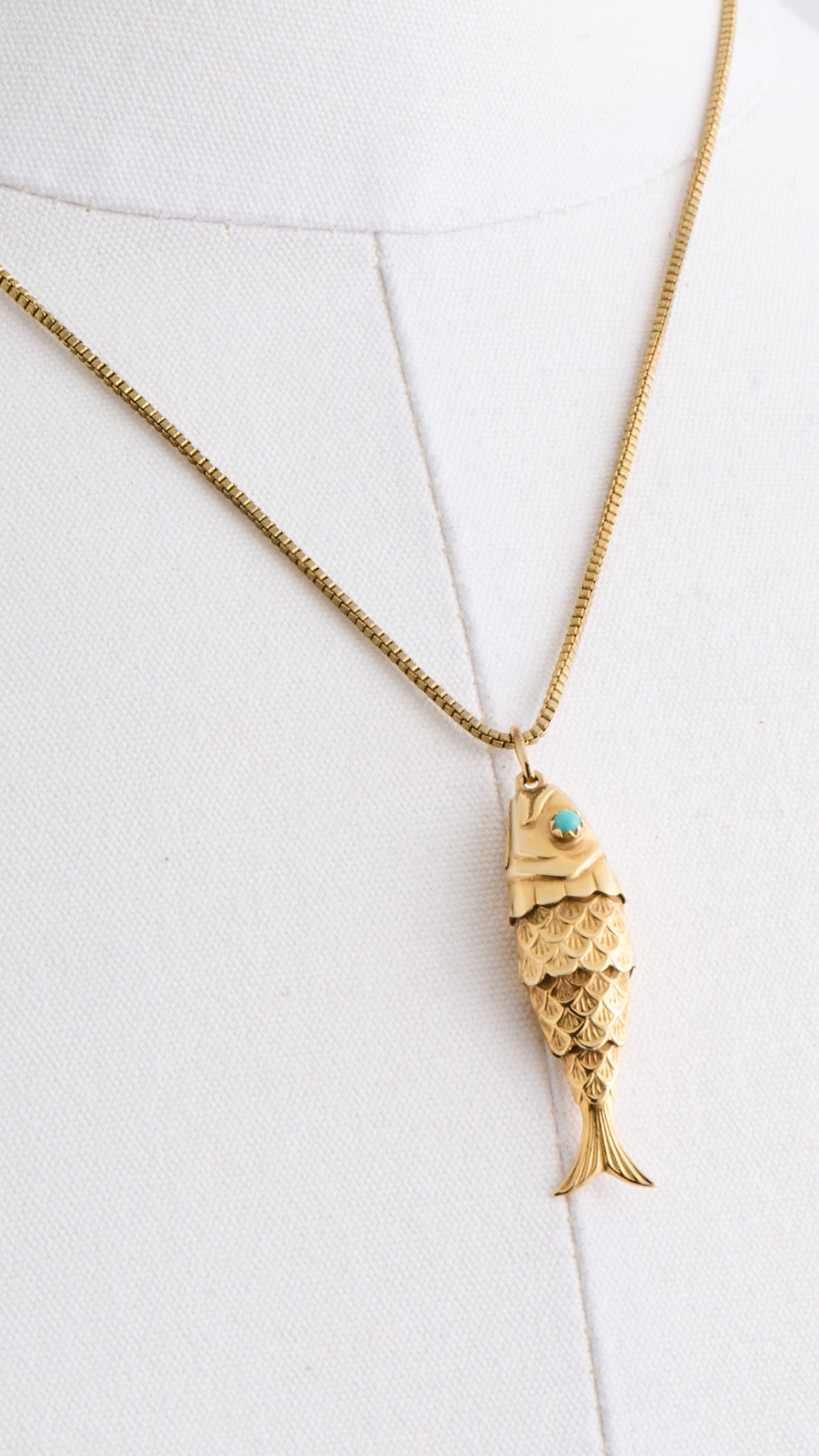 CR62 Turquoise & Gold Fish Pendant Necklace