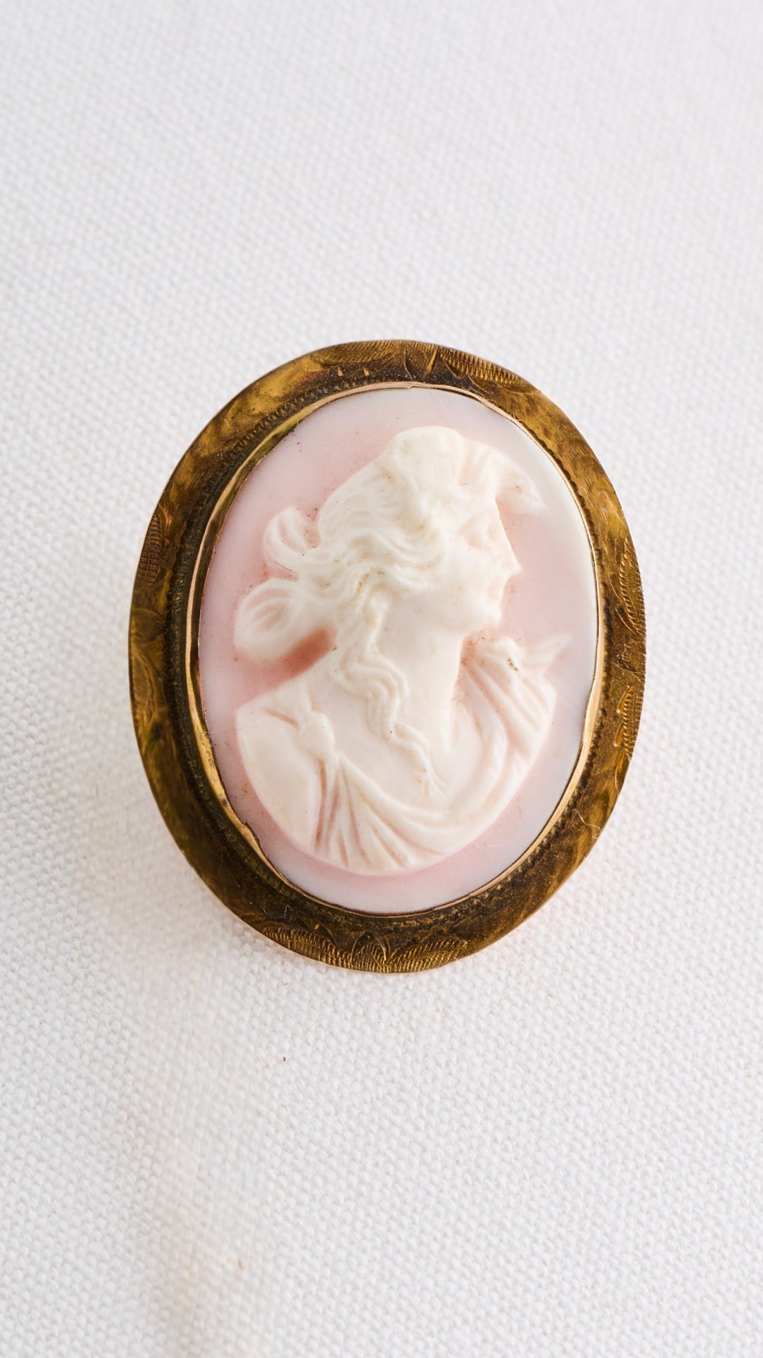 Cameo Gold & Pink Pin