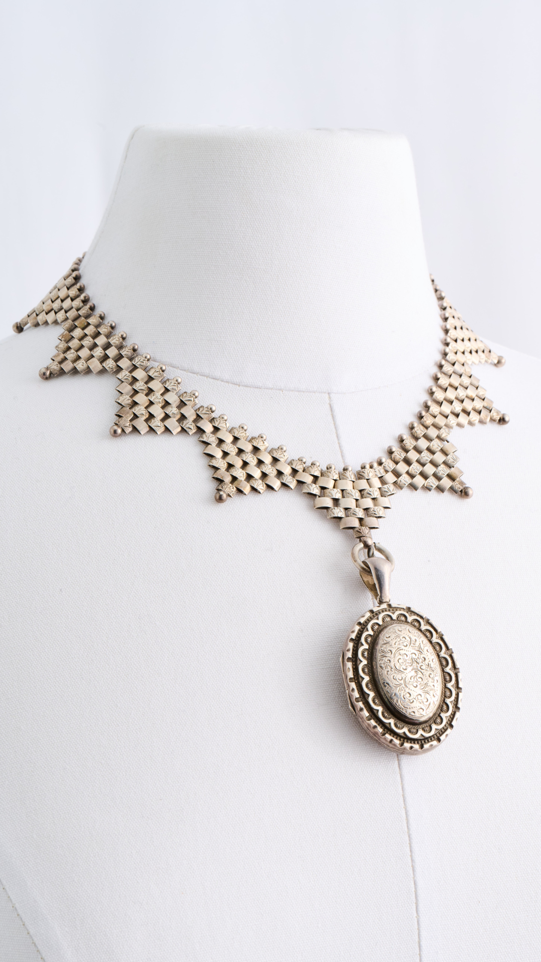 297 Victorian Silver Collar & Locket