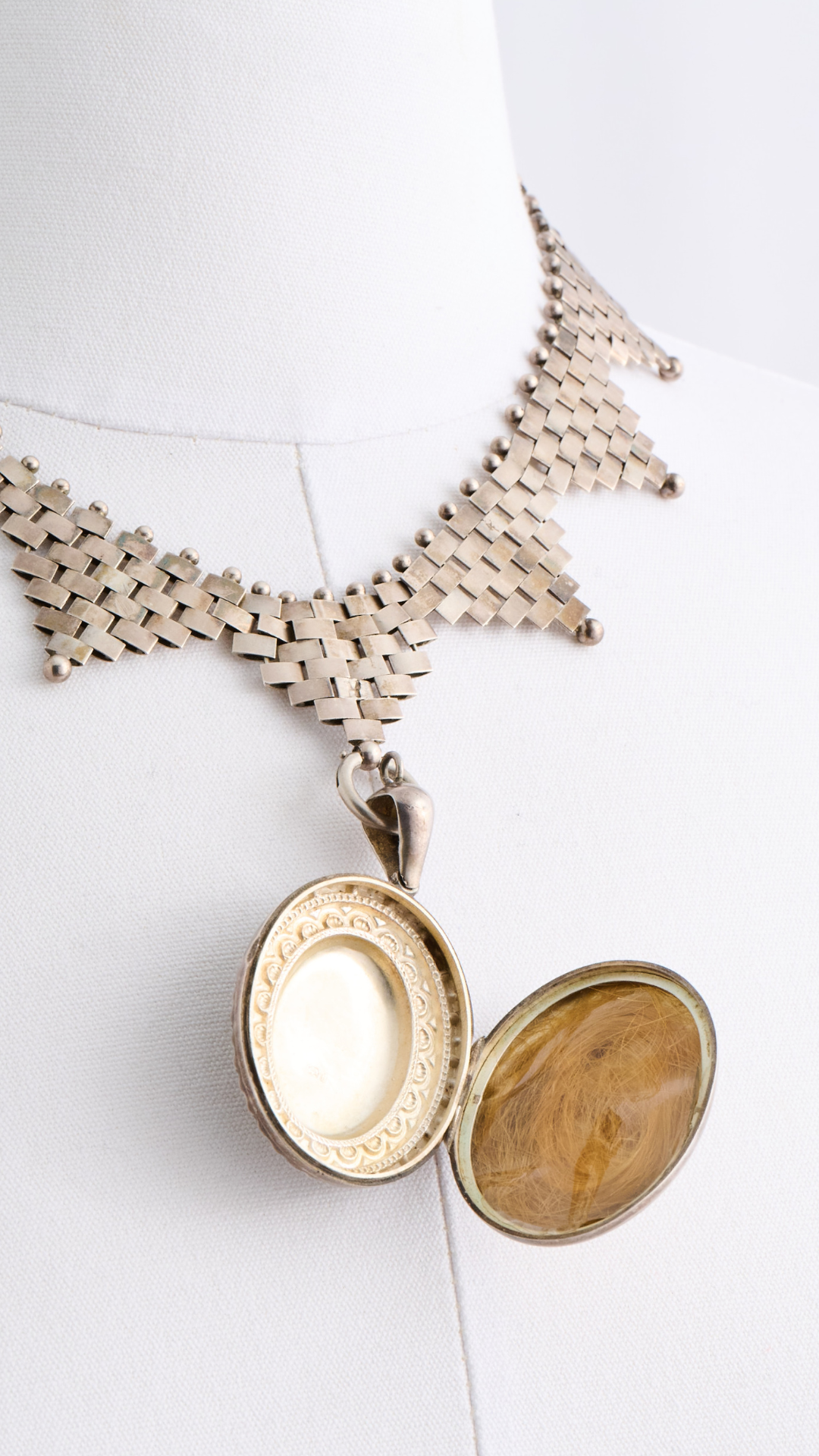297 Victorian Silver Collar & Locket