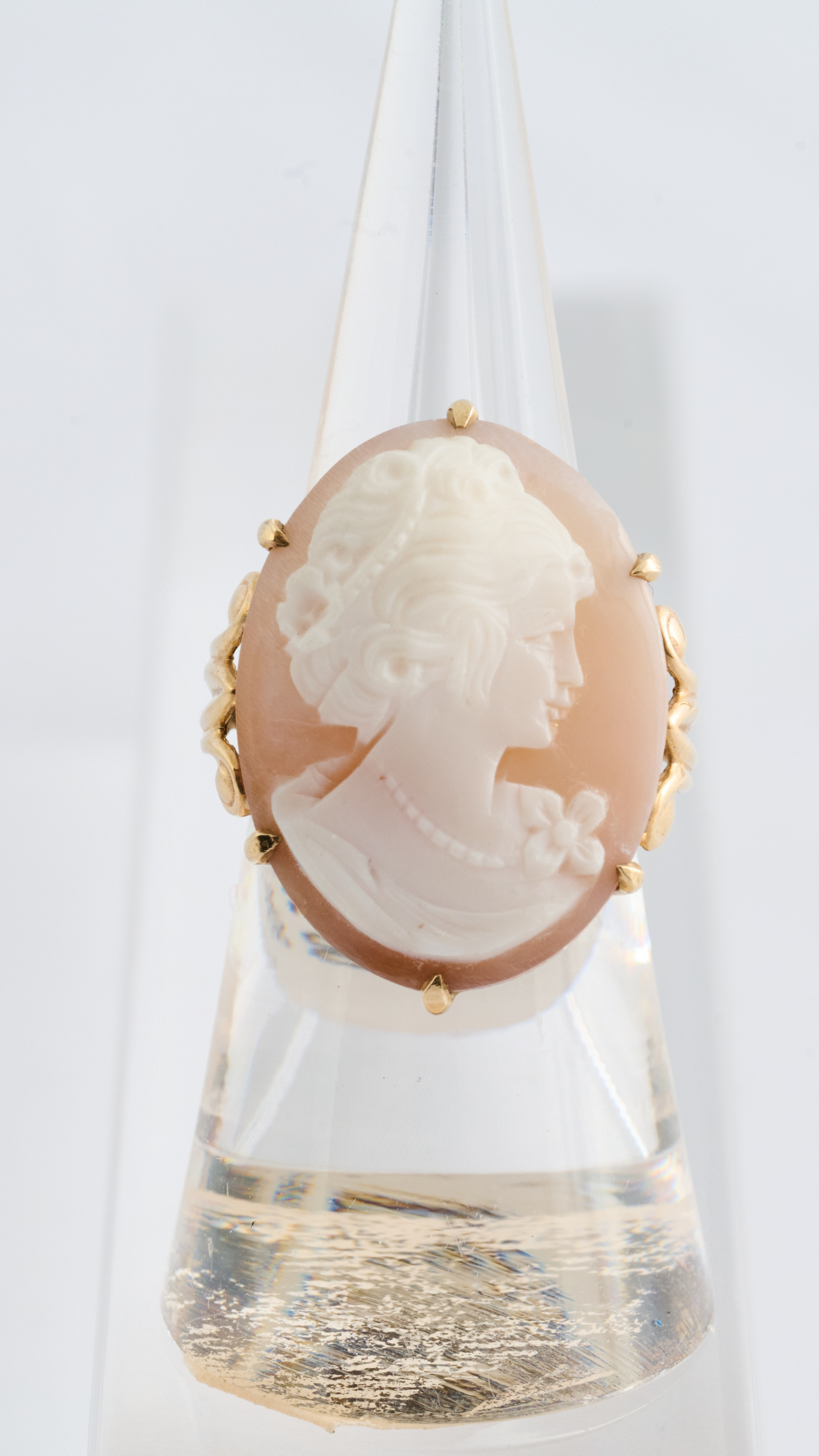 823 Cameo Shell Ring
