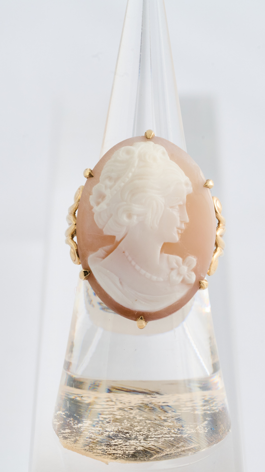 823 Cameo Shell Ring