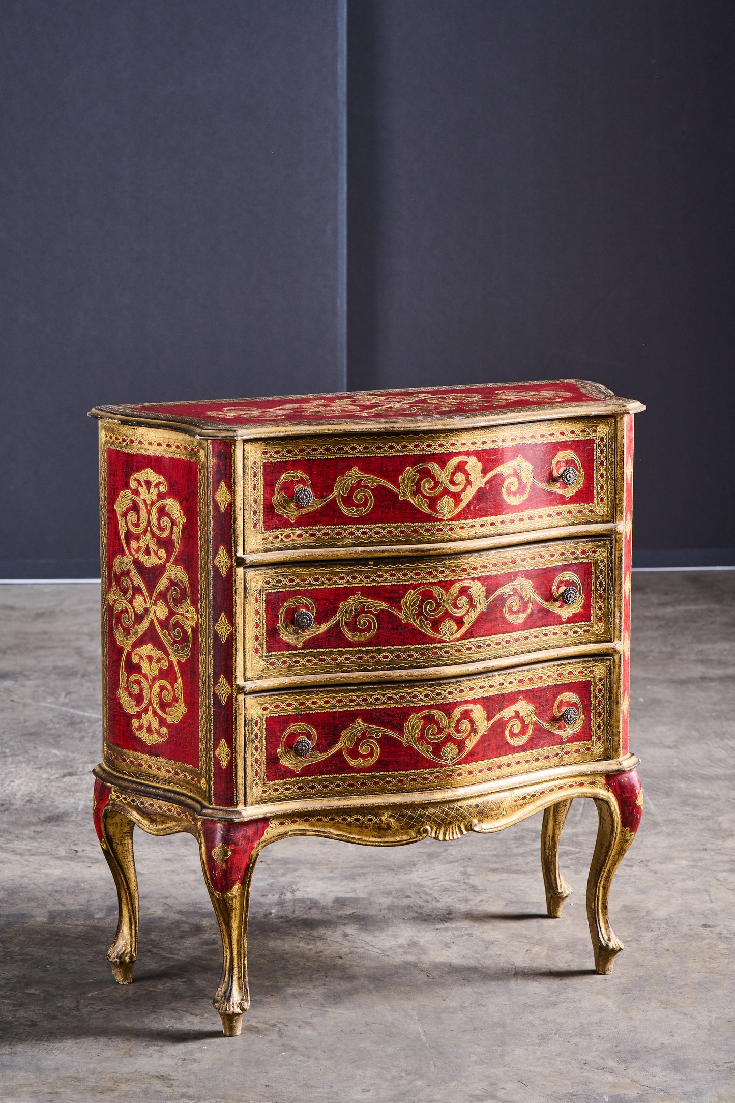 C318 Italian Dresser