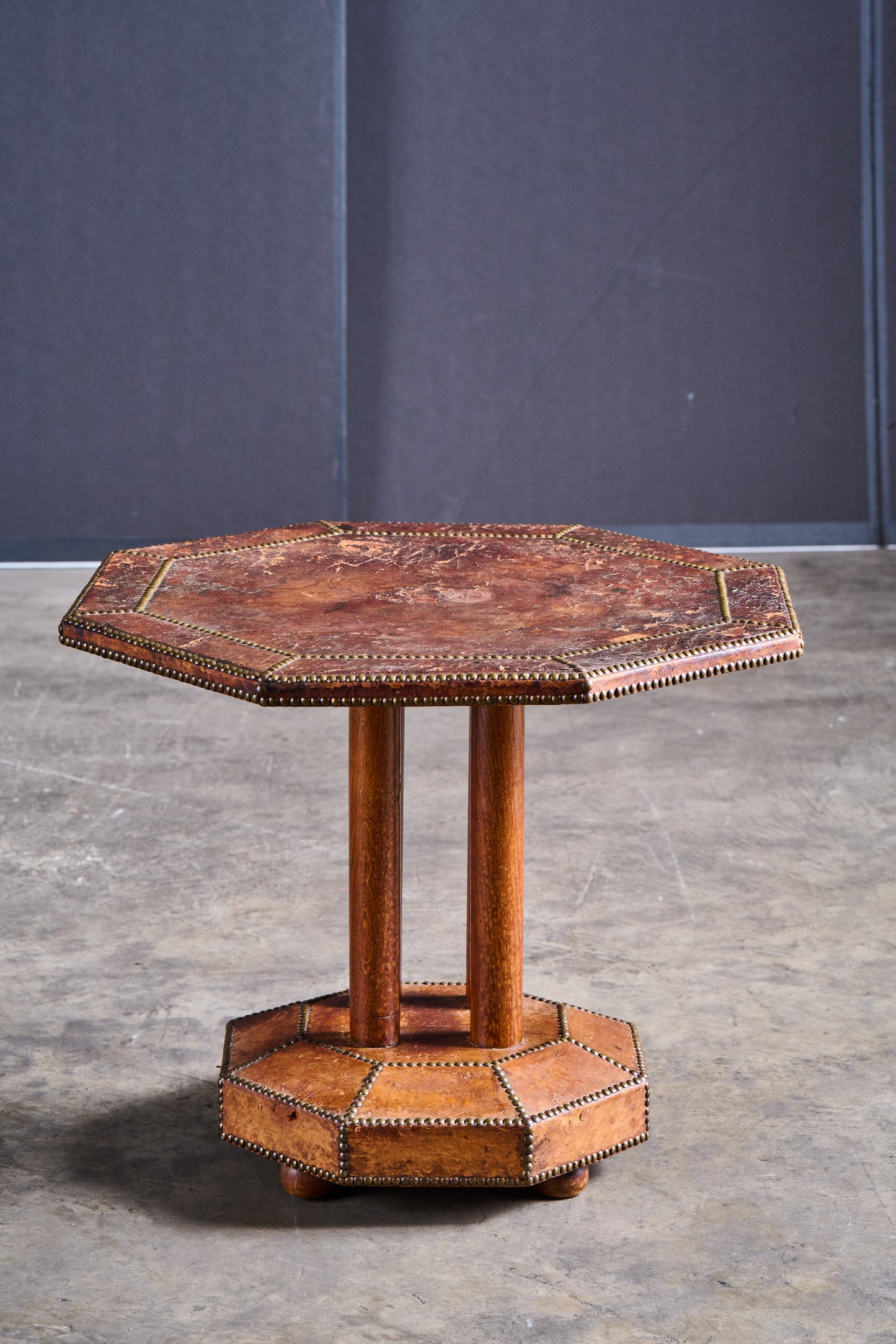 D6112 Eight Sided Leather Covered Table