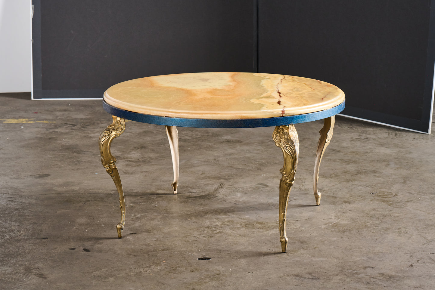B475 Round Onyx Coffee Table