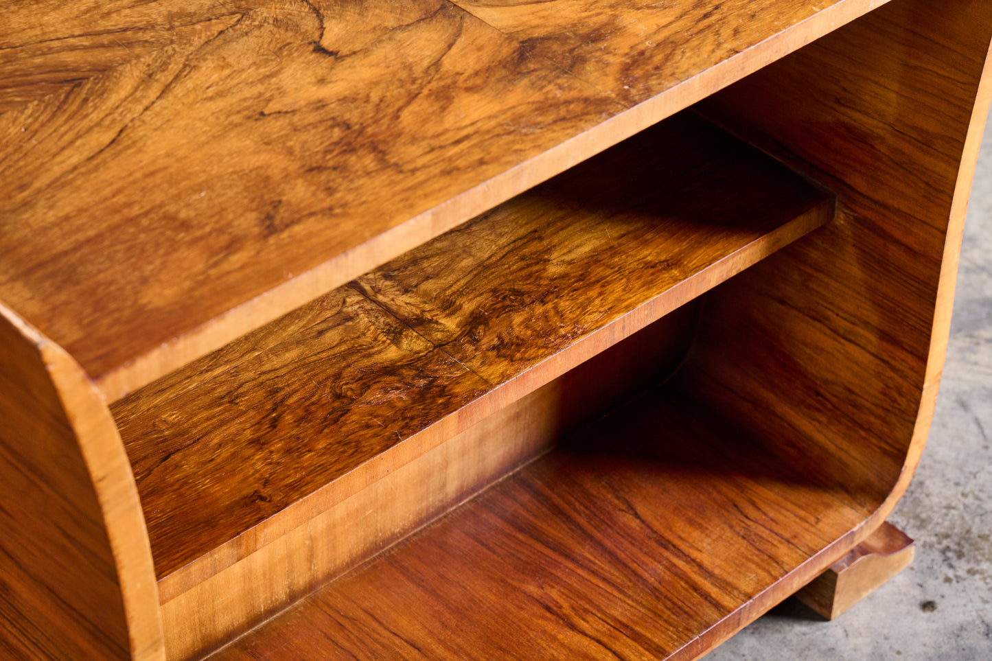 L664 Book Shelf