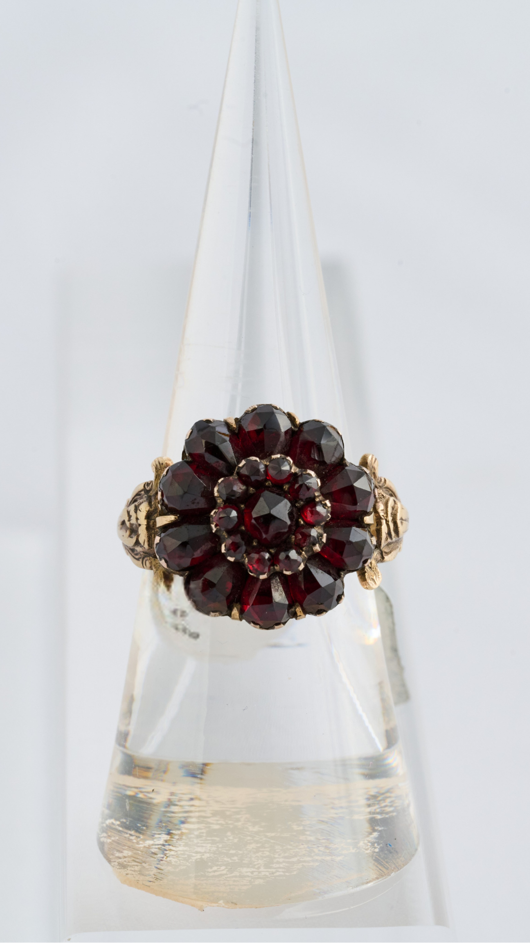 18-425 Garnet Cluster Ring