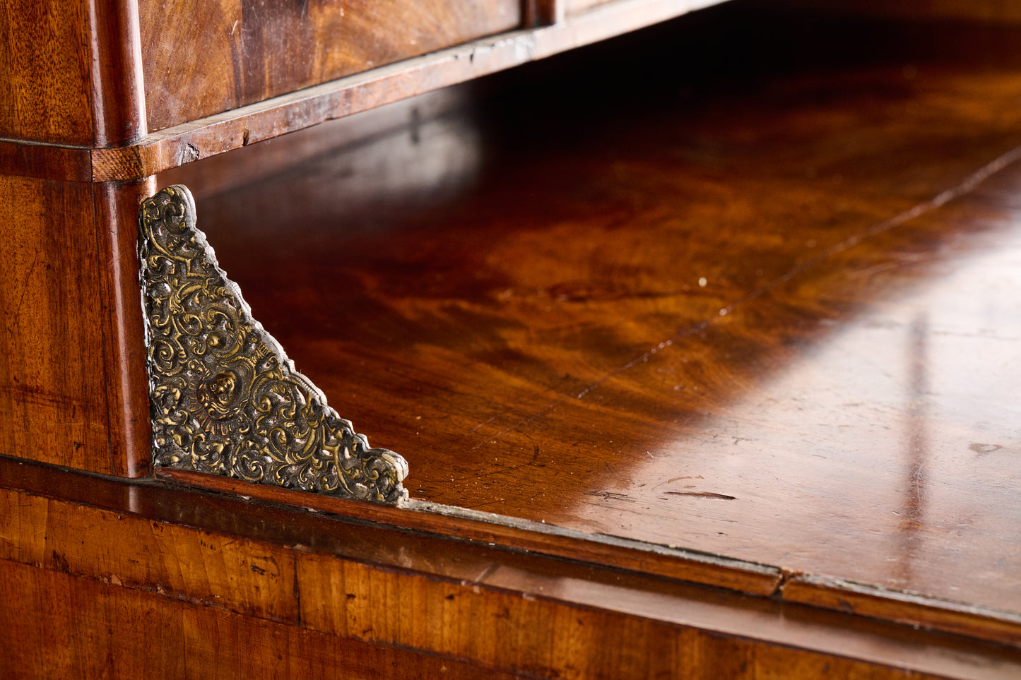 A364 Mahogany Bonheur Du Jour