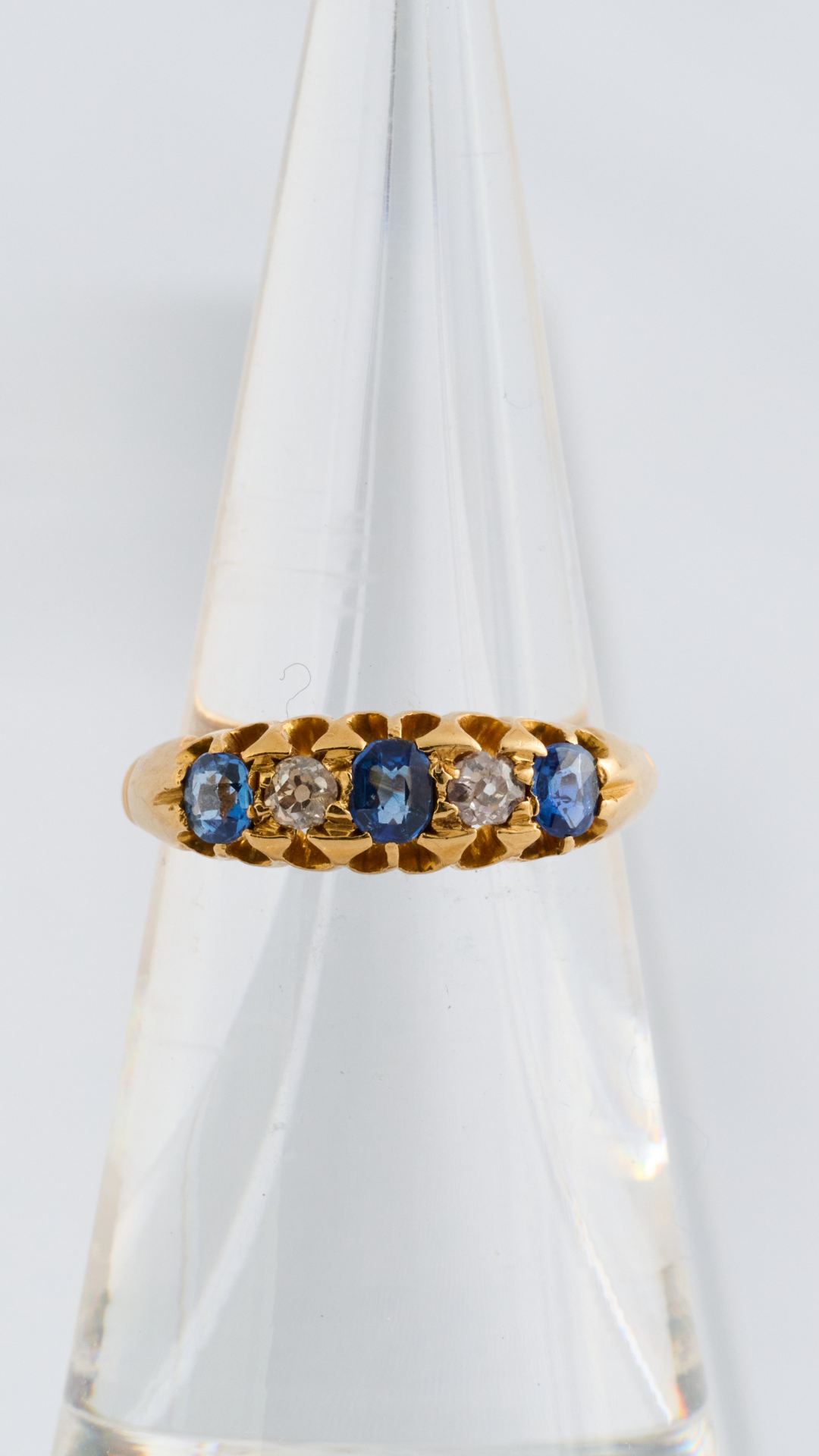 18ct Sapphire & Diamond Ring