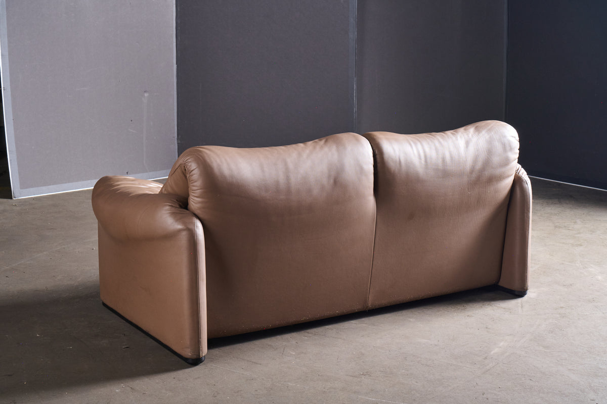 VIN19 Loveseat Sofa