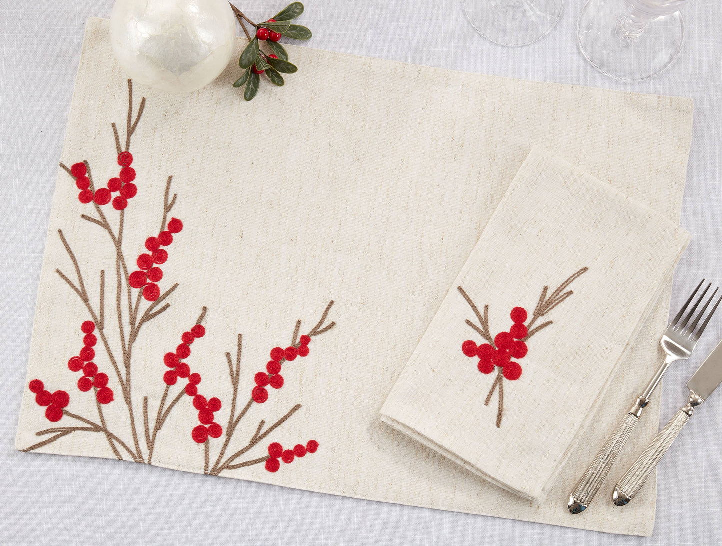 Embroidered Berry 8 pc Set (4 Placemats, 4 Napkins)